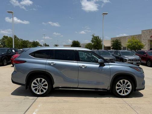 Moon Dust 2020 Toyota Highlander Limited