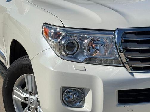 Blizzard Pearl 2015 Toyota Land Cruiser V8