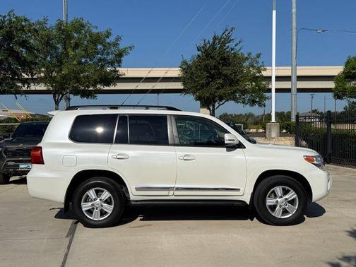 Blizzard Pearl 2015 Toyota Land Cruiser V8