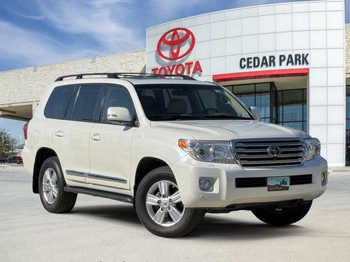 Blizzard Pearl 2015 Toyota Land Cruiser V8