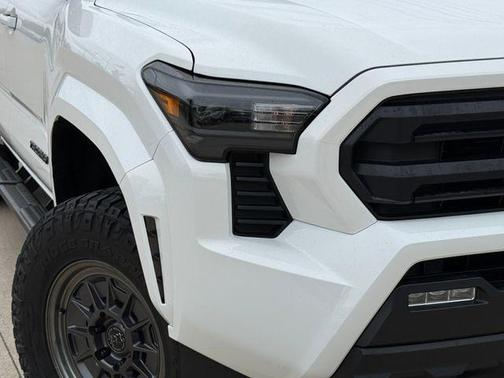 Ice 2024 Toyota Tacoma SR5