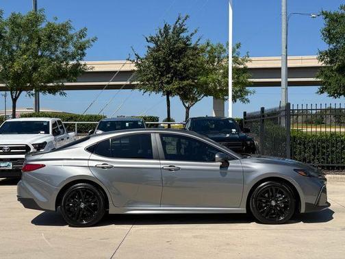 Metal 2026 Toyota Camry SE