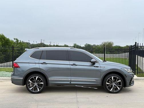Platinum Gray Metallic 2022 Volkswagen Tiguan 2.0T SEL R-Line
