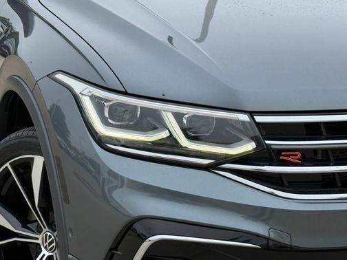 Platinum Gray Metallic 2022 Volkswagen Tiguan 2.0T SEL R-Line