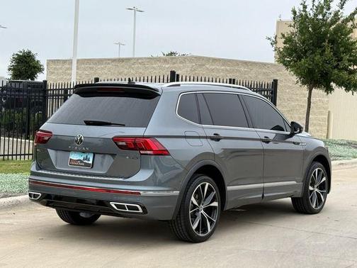 Platinum Gray Metallic 2022 Volkswagen Tiguan 2.0T SEL R-Line