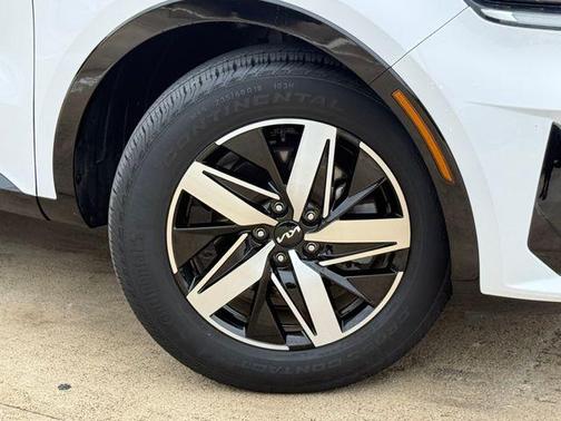 White Pearl 2023 Kia Sorento S