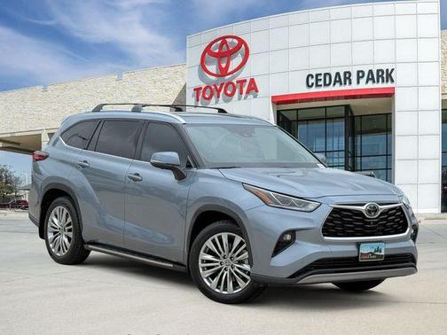 Moon Dust 2023 Toyota Highlander Platinum