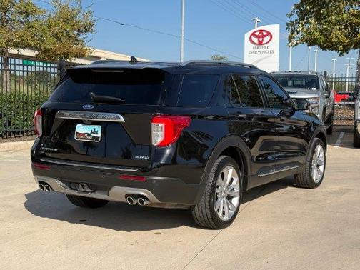 Black Metallic 2023 Ford Explorer Platinum