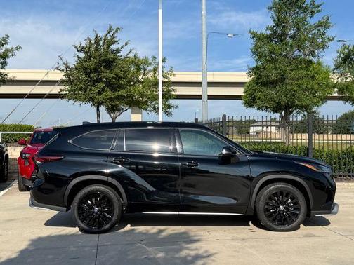 Midnight Black Metallic 2025 Toyota Highlander XSE