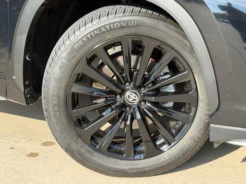 Midnight Black Metallic 2025 Toyota Highlander XSE