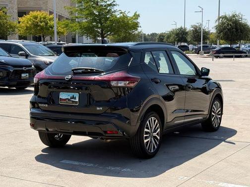 Super Black 2024 Nissan Kicks SR
