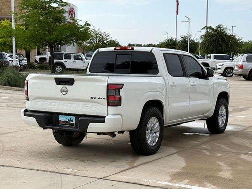 Glacier White 2022 Nissan Frontier SV