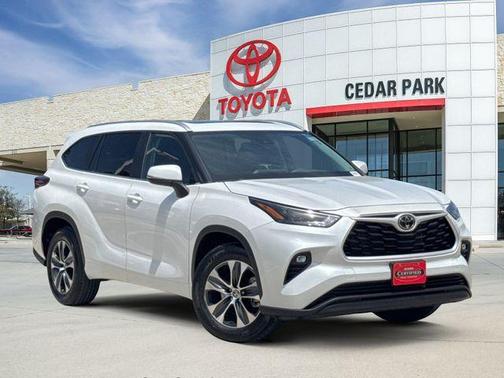 Wind Chill Pearl 2025 Toyota Highlander XLE