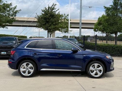 Navarra Blue Metallic 2024 Audi Q5 45 S line quattro Premium