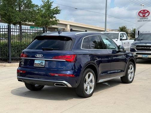 Navarra Blue Metallic 2024 Audi Q5 45 S line quattro Premium