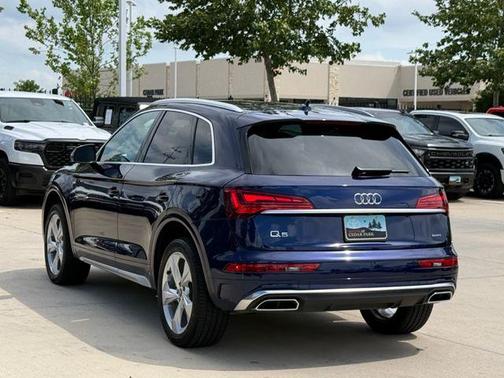 Navarra Blue Metallic 2024 Audi Q5 45 S line quattro Premium