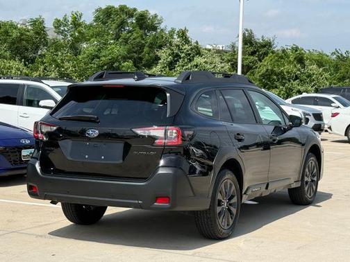 Crystal Black Silica 2025 Subaru Outback Onyx Edition