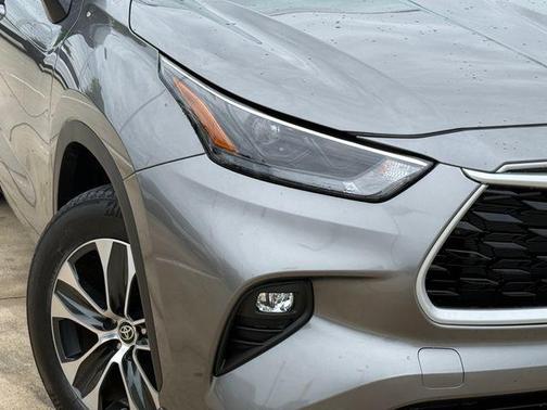 Metal 2025 Toyota Highlander XLE