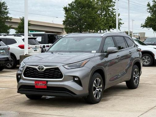 Metal 2025 Toyota Highlander XLE