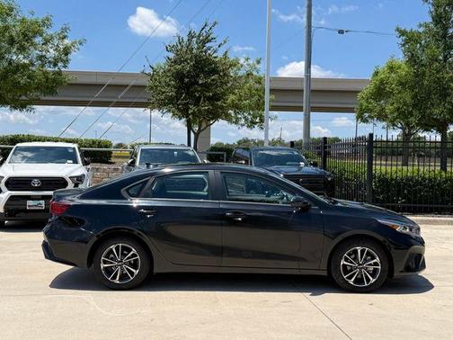 Aurora Black 2023 Kia Forte LXS