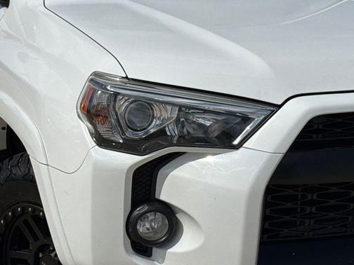 Super White 2018 Toyota 4Runner SR5 Premium