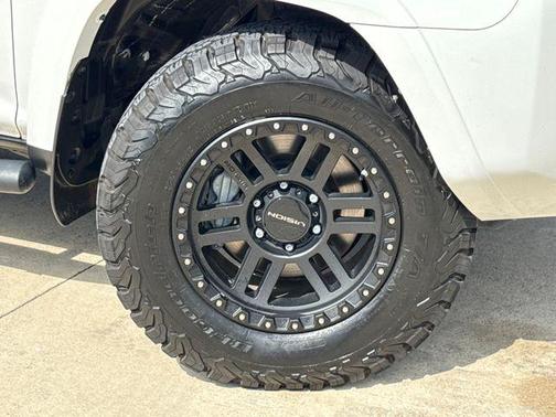 Super White 2018 Toyota 4Runner SR5 Premium