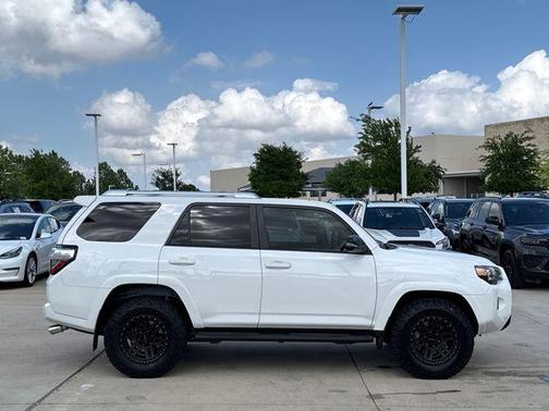 Super White 2018 Toyota 4Runner SR5 Premium