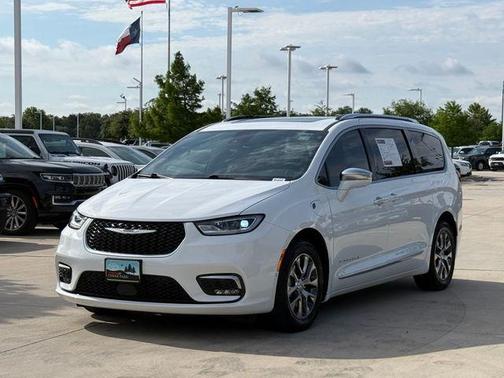 Bright White Clearcoat 2024 Chrysler Pacifica Hybrid Pinnacle