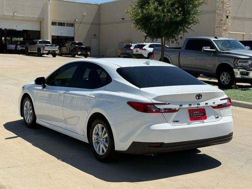 Ice 2025 Toyota Camry LE