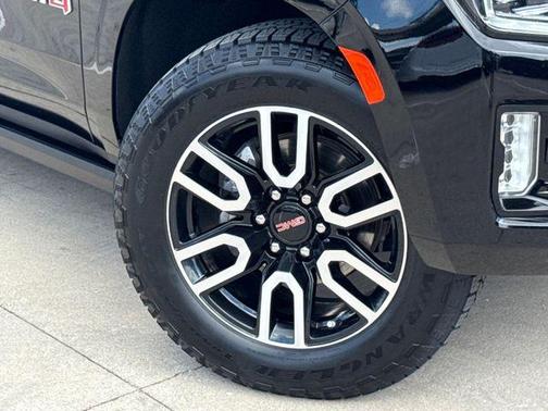 Onyx Black 2023 GMC Yukon AT4