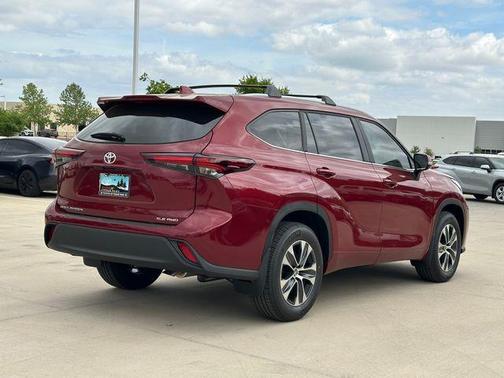 Ruby 2026 Toyota Highlander XLE