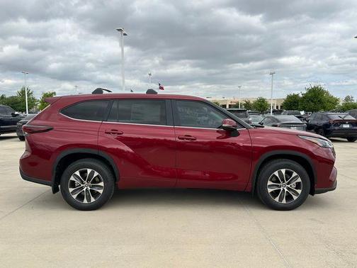 Ruby 2026 Toyota Highlander XLE