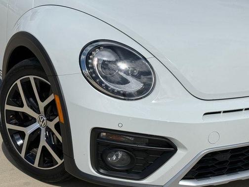 Pure White w/ Black Top 2017 Volkswagen Beetle 1.8T Dune