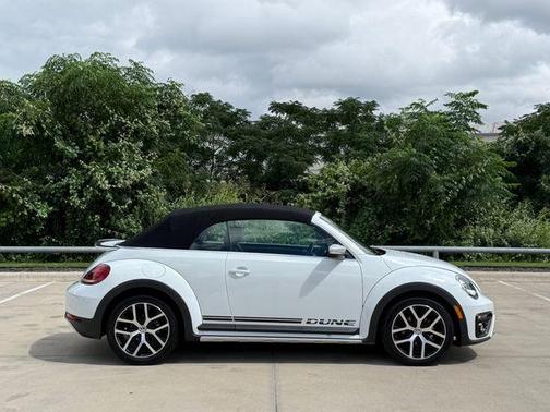 Pure White w/ Black Top 2017 Volkswagen Beetle 1.8T Dune