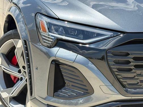 Daytona Gray Pearl Effect 2024 Audi SQ8 e-tron Premium Plus