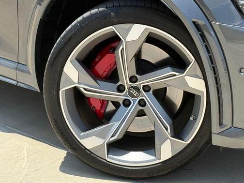 Daytona Gray Pearl Effect 2024 Audi SQ8 e-tron Premium Plus