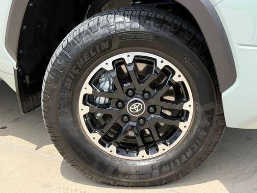 Lunar 2026 Toyota Tundra SR5