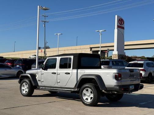 2020 Jeep Gladiator Sport