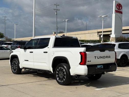 Ice 2023 Toyota Tundra SR5
