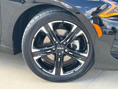 Ebony Black 2024 Kia K5 GT-Line