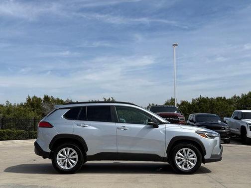 2025 Toyota Corolla Cross LE