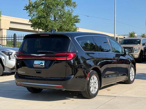 Diamond Black 2024 Chrysler Pacifica Touring-L