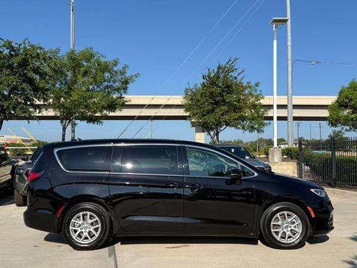 Diamond Black 2024 Chrysler Pacifica Touring-L