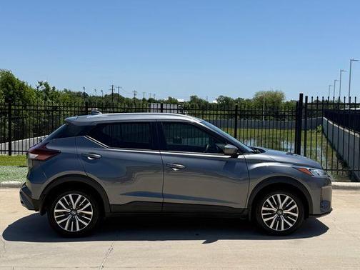 Gun Metallic 2021 Nissan Kicks SV