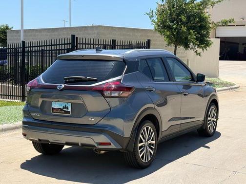 Gun Metallic 2021 Nissan Kicks SV