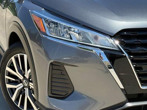Gun Metallic 2021 Nissan Kicks SV