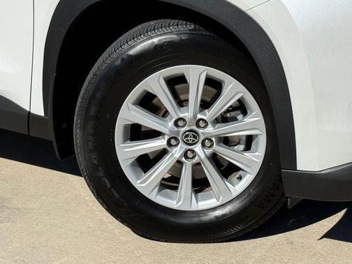 Pearl 2024 Toyota Grand Highlander XLE