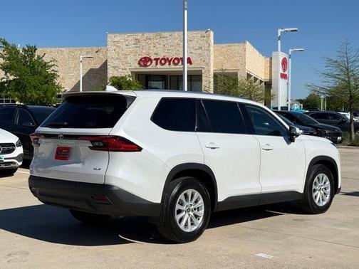 Pearl 2024 Toyota Grand Highlander XLE