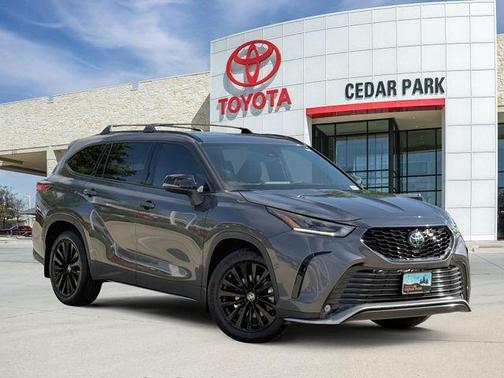 Magnetic Gray Metallic 2023 Toyota Highlander XSE