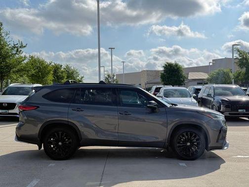 Magnetic Gray Metallic 2023 Toyota Highlander XSE